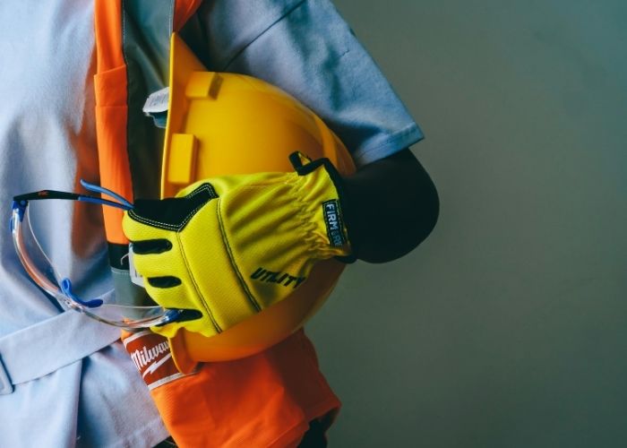 Segurança do trabalho em Facilities: quando o uso de máquinas é obrigatório para reduzir riscos?